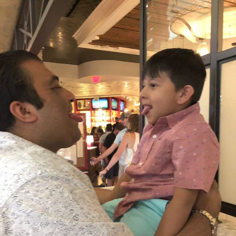 Meet your Posher, Satir